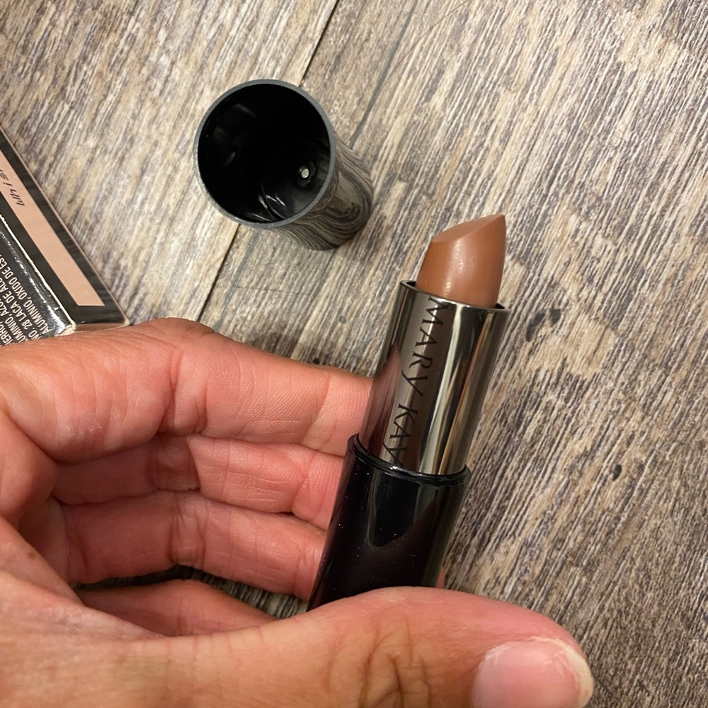Mary Kay Whisper Discontinued never used
